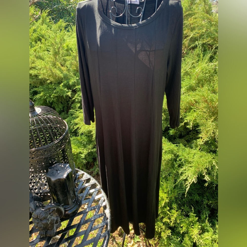 HotTouch classic black flowy  scoop neck midi dress - Picture 2 of 10